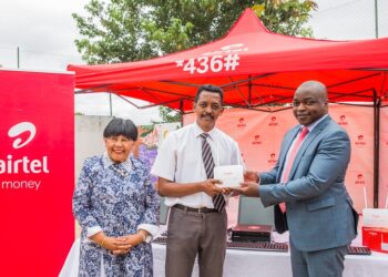 AIRTEL MADAGASCAR : Remise de don de matériel informatique au lycée Raombana d’Anosiavaratra