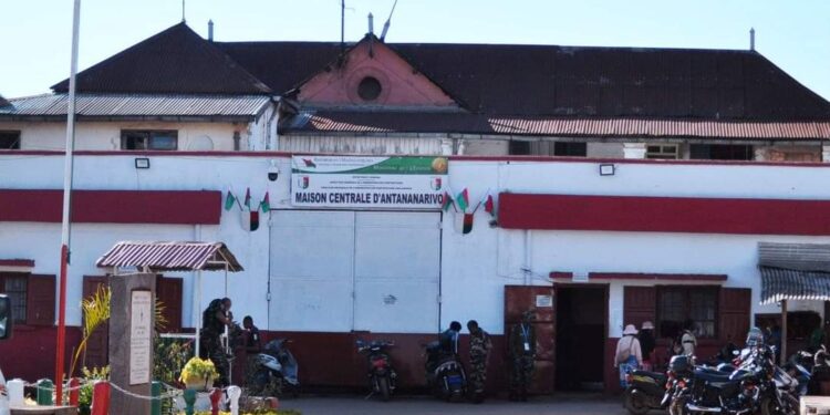 JUSTICE – Arrêt temporaire de l’octroi des autorisations de corvées extérieures des prisonniers dans tout Madagascar