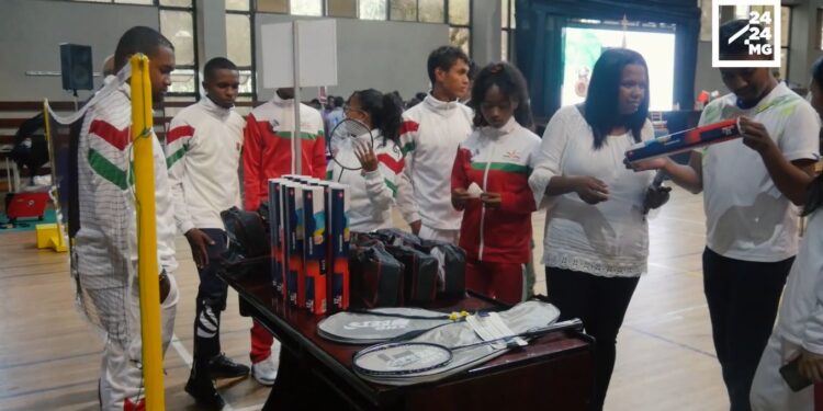 SPORTS – Quatre conteneurs d&rsquo;équipements offerts par la Chine en vue des onzièmes Jeux des îles de l’océan Indien