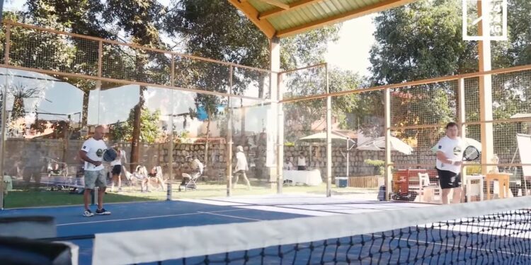 SPORTS – A la découverte du padel, du tennis revisité