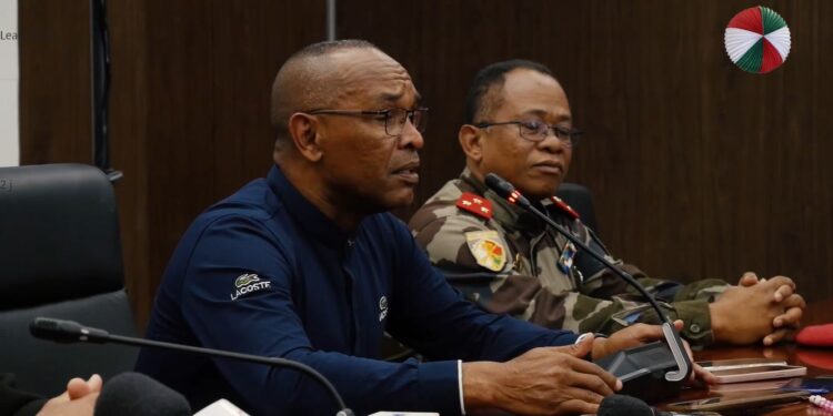 ASARAMANITRA – Manentana ny Malagasy hampiato ny adiady sy hankalaza am-pitoniana ny Fetim-pirenena ny minisitra telo misahana ny Fiarovana sy ny filaminana