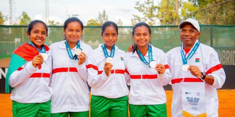 TENNIS – Madagascar remporte la coupe Billie Jean King groupe IV de la zone Afrique et monte en groupe III