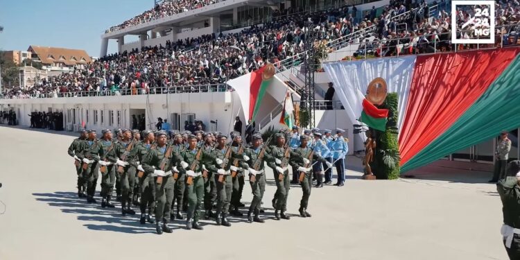 FÊTE NATIONALE – Le traditionnel défilé militaire du 26 Juin pour marquer le 63ème anniversaire de l&rsquo;Indépendance