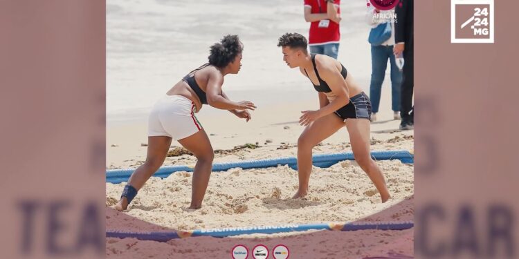 SPORT DE COMBAT – A la découverte de la «beach wrestling», la lutte sur plage