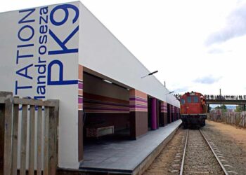 TRANSPORT – L&rsquo;État va procéder à l&rsquo;électrification des huit gares traversées par le train urbain entre Soarano et Amoronakona