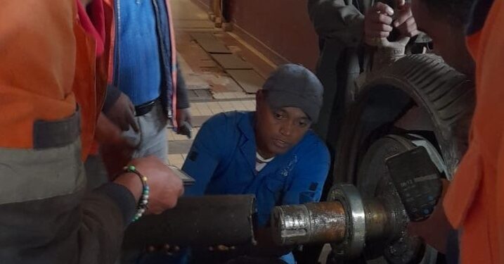 DISTRIBUTION – Des perturbations dans l’approvisionnement en eau de quelques quartiers d&rsquo;Antananarivo en raison de travaux d’un groupe électropompe à Mandroseza, selon la Jirama