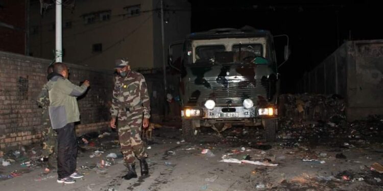 ASSAINISSEMENT – Des camions de l&rsquo;Armée en appui à la Commune urbaine d&rsquo;Antananarivo pour le ramassage des ordures dans la Capitale