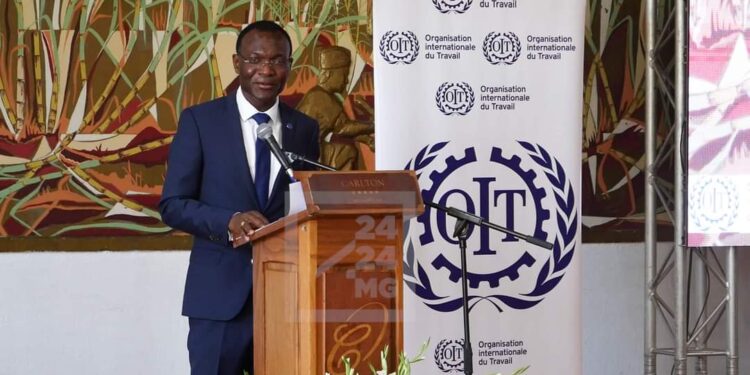 Coffi Agossou décoré chevalier de l&rsquo;ordre national