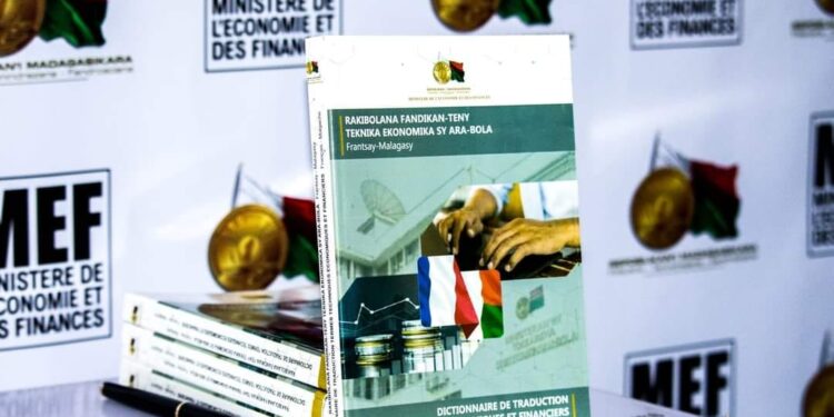 OUVRAGE – Plus de 7 000 termes économiques et financiers les plus communément utilisés traduits en malgache dans un dictionnaire édité par le ministère de l&rsquo;Economie et des finances