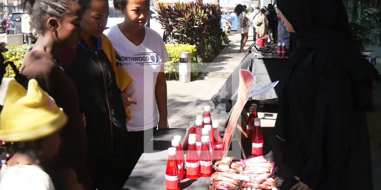 RELIGION – Distribution de 2 000 bouteilles de boissons par les jeunes volontaires de la communauté Khoja d&rsquo;Ankorondrano pour commémorer l’Achoura
