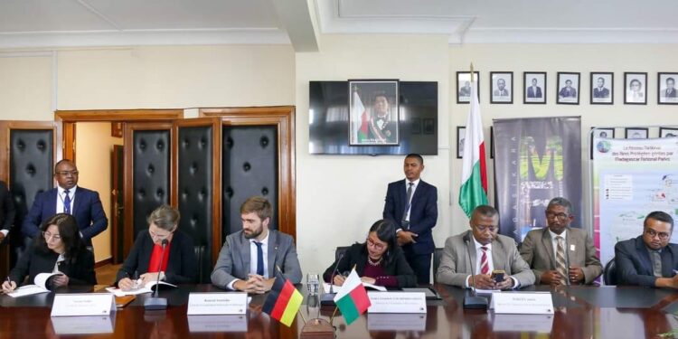 COOPÉRATION – L&rsquo;Allemagne accorde une enveloppe de 45 millions d&rsquo;euros au gouvernement malgache pour soutenir trois projets de développement.