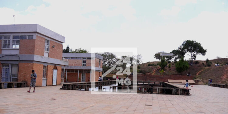 ENSEIGNEMENT SUPÉRIEUR – Le Conseil scientifique de l&rsquo;Université d&rsquo;Antananarivo dénoncent les entraves et les menaces à l&rsquo;encontre des enseignants qui poursuivent leurs activités pédagogiques et interdit l&rsquo;utilisation des infrastructures universitaires à des fins politiques
