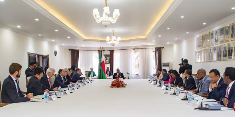 RENCONTRE – Le Gouvernement reçoit des ambassadeurs 