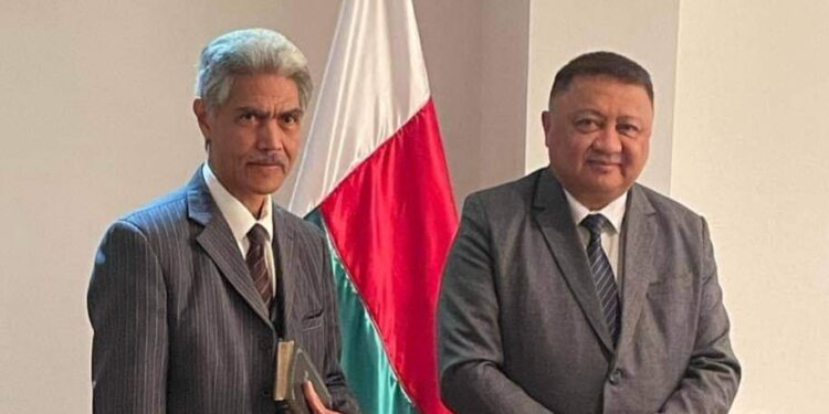 SÉNAT – Rencontre entre Herimanana Razafimahefa et Irako Andriamahazosoa, président du FFKM