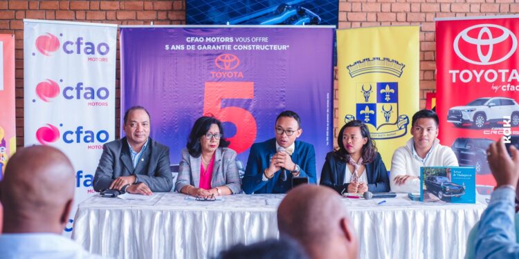 Les conducteurs de voitures classiques construites avant 1980 en parade pour la bonne cause durant l’édition 2023 du Distinguished Gentleman’s Drive