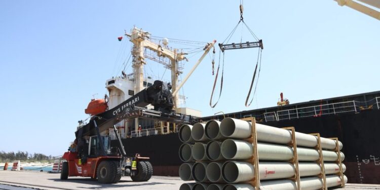 INFRASTRUCTURES – 1 000 unités de tuyaux destinés au projet « pipeline Efaho-Ambovombe » débarquent au port d&rsquo;Ehoala