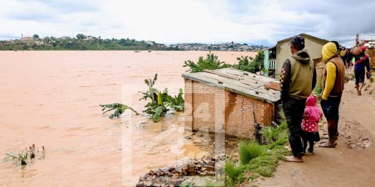 INFRASTRUCTURES – Les travaux de réhabilitation des digues rompues à Ambohijoky, dans l&rsquo;Analamanga, à terminer avant la prochaine saison des pluies