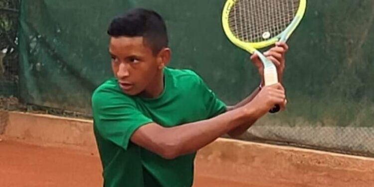 TENNIS – Mirija Andriantefihasina qualifié pour les demi-finales du Masters africain U14.
