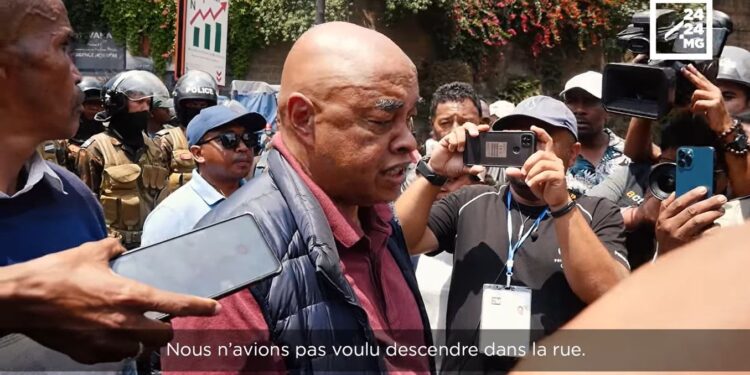 ELECTION – Le collectif des candidats dans la rue pour faire entendre sa voix