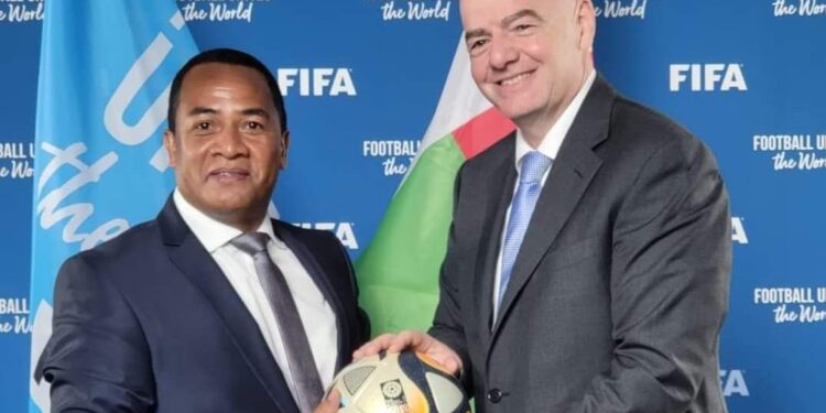FOOTBALL – Rencontre entre Alfred Randriamanampisoa et Gianni Infantino à Paris