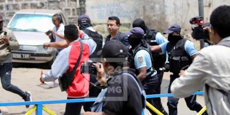 MANIFESTATIONS – Rina Randriamasinoro, secrétaire général du parti TIM, interpellé à Ambohidahy