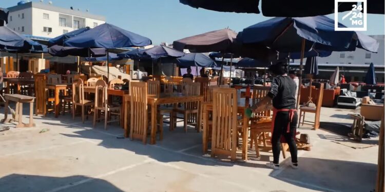 PORTRAIT – A la rencontre de Rahaingoarimanana, vendeuse de meuble au Coum 67Ha