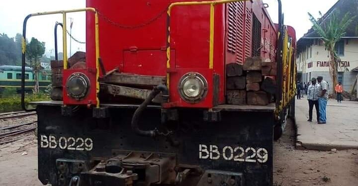 TRANSPORT FERROVIAIRE – Le train mixte de la ligne FCE reprend ses activités ce 10 octobre entre Fianarantsoa et Sahasinaka