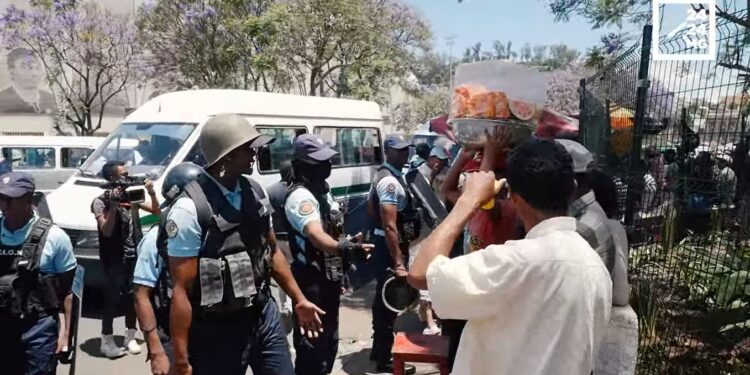 DIFFÉREND PRÉ-ÉLECTORAL– Un enième face-à-face entre les forces de l’ordre et les manifestants à Mahamasina.