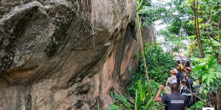 CATASTROPHE – Le BNGRC entame l’enlèvement d’un rocher qui menace des habitations à Ankadilalana
