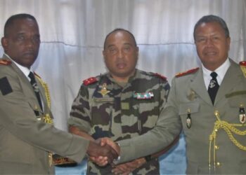 FORCES ARMEES – Passation de service entre le nouveau commandant de la ZDS Ikopa et son prédécesseur