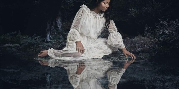 MUSIQUE – Anisha Jo, la Malgache gagnante de l&rsquo;édition 2022 de Star Academy, sort son premier album intitulé “Lumière”