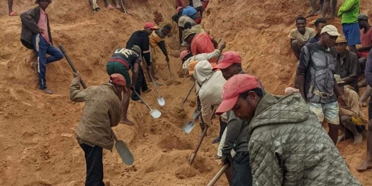 MIARINARIVO – Huit individus perdent la vie dans l&rsquo;effondrement d&rsquo;une mine d&rsquo;or