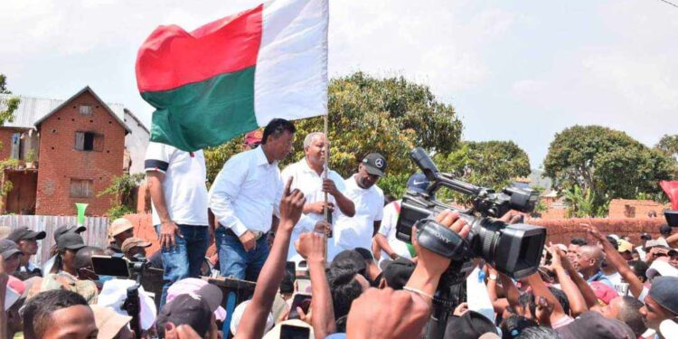 MANIFESTATION POLITIQUE – Le collectif des candidats contourne le barrage des forces de l&rsquo;ordre à Mahitsy