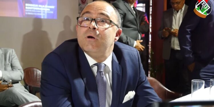 ARNAUD GUILLOIS, AMBASSADEUR DE FRANCE A MADAGASCAR – “J&rsquo;espère que 2024 soit une année de forte croissance pour les relations économiques entre la France et Madagascar”