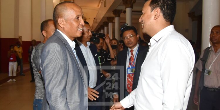 DIFFÉREND PRÉ-ÉLECTORAL – Ny Riana Randriamasinoro condamné à deux ans de prison avec sursis, verdict attendu pour le député Fetra Ralambozafimbololona