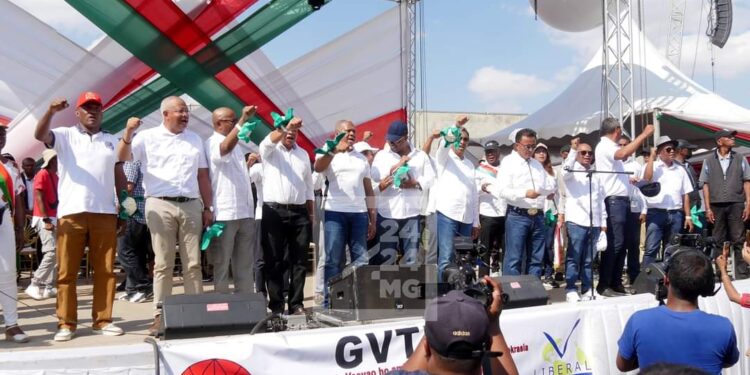 Le Collectif des candidats tente d’élargir le mouvement de contestation et crée une « cellule de crise » 