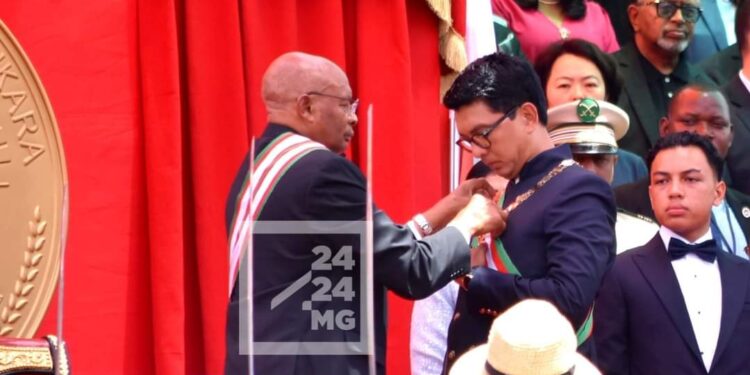 CEREMONIE – Le stade de Mahamasina rempli jusque sur la pelouse pour l&rsquo;investiture d&rsquo;Andry Rajoelina 