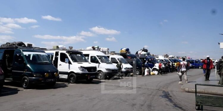 FIN D&rsquo;ANNÉE – 200 départs quotidiens enregistrés à la gare routière d’Andohatapenaka en ces périodes de fête