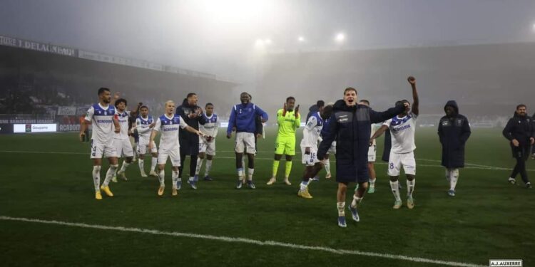 FOOTBALL – Un retour victorieux pour Rayan Raveloson avec l’AJ Auxerre