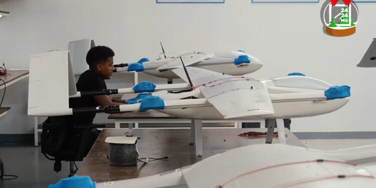 Ces jeunes Malgaches qui fabriquent des drones pour livrer des médicaments dans des zones reculées et enclavées