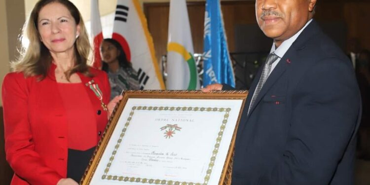 HUMANITAIRE – Pasqualina Di Sirio élevée au rang de Chevalier de l’Ordre national malgache