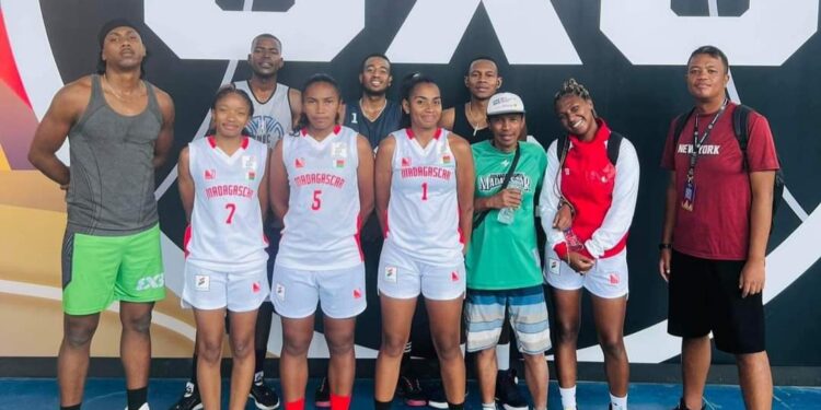 Deux victoires et une défaite au bilan des Ankoay hommes et dames lors de leur première journée à la Coupe d&rsquo;Afrique de basketball 3×3 