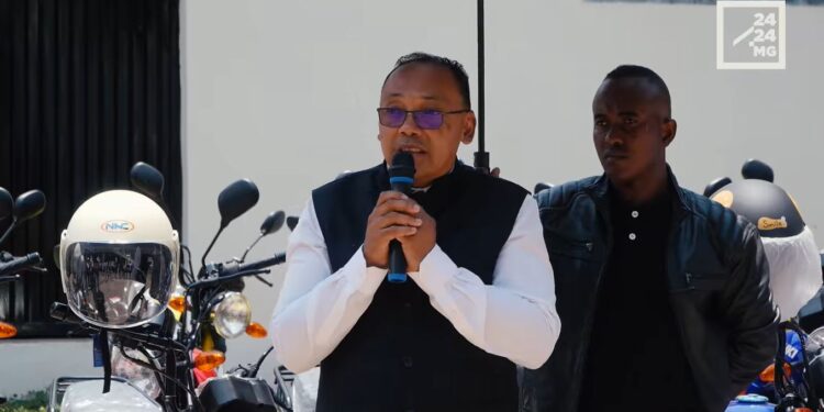 SOLO ANDRIAMANAMPISOA : « S’il n’y a pas urgence, le recrutement du manager de redressement de la Jirama pourrait être relancé »