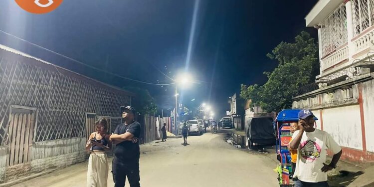 ENERGIE – Plusieurs quartiers de Toamasina I éclairés dans le cadre du projet « Hazavana ho an&rsquo;ny rehetra »