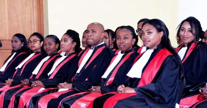 JUSTICE – 100 élèves magistrats prêtent serment auprès de la Cour suprême avant d’aller en stage