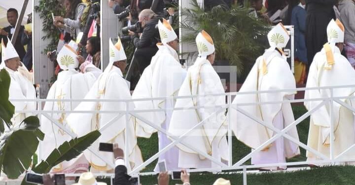 La Conférence des évêques de Madagascar assure que « l&rsquo;Eglise catholique de Madagascar ne bénira jamais la relation d&rsquo;un couple de même sexe mais octroie la bénédiction aux pécheurs pour leur rédemption »