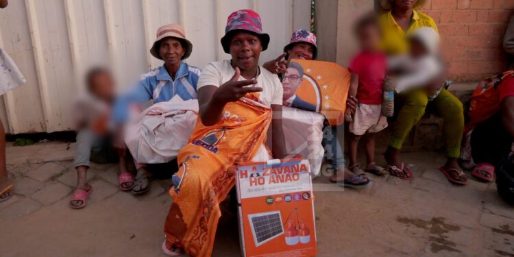 Une économie jusqu’à 30 000 ariary par mois pour les ménages vulnérables dotés de kits solaires « Hazavana ho anao »