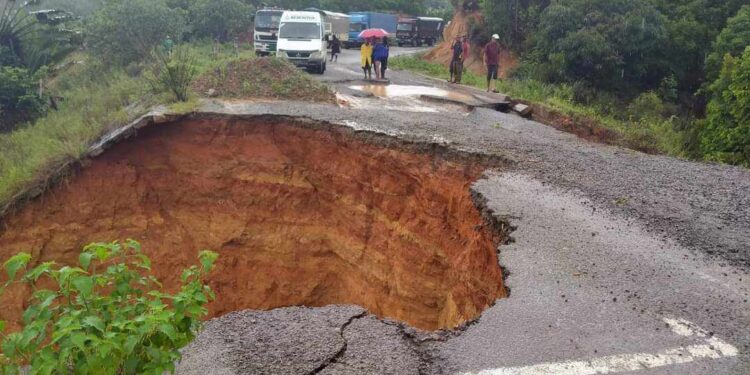 INTEMPÉRIE – La RN6 coupée au niveau d’Ankaramihely suite à l’éboulement de la chaussée des deux côtés