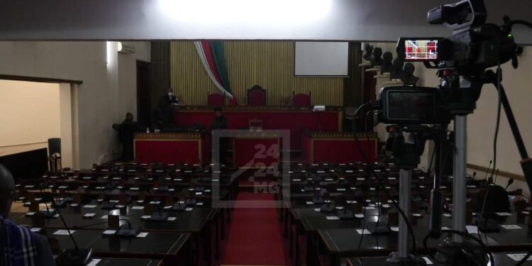 14 des 16 dossiers traités par le parquet de la Haute cour de justice depuis 2019 attendent les votes de mise en accusation à l&rsquo;Assemblée nationale