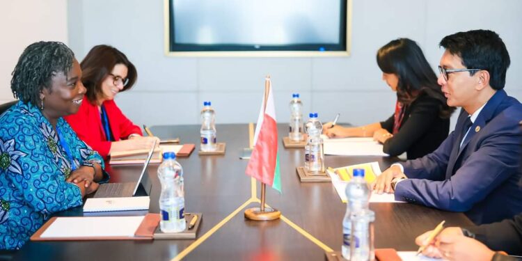 Addis Abeba – Rencontre entre Andry Rajoelina et la vice présidente de la Banque mondiale Victoria Kwakwa